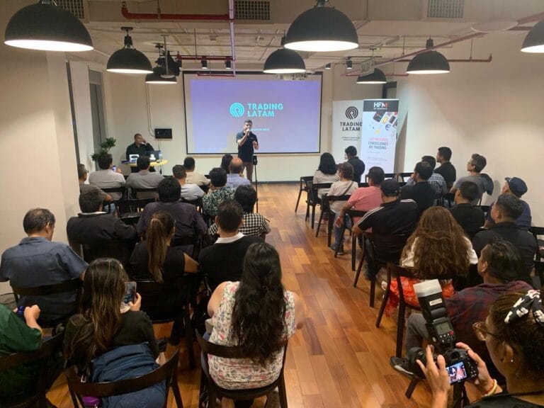 Mesa de la industria — evento de Trading-Latam